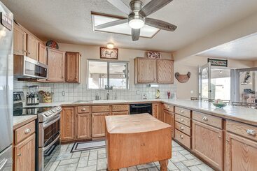 Lake Havasu Home W/ Covered Patio, Grill & Views!