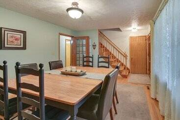 茅舍 Large Home W/ Deck & Grill ~ 9 Mi To Virginia Tech