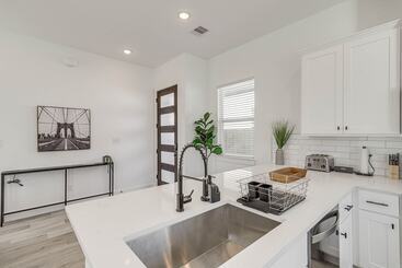 Modern Houston Vacation Rental, 8 Mi To Downtown!