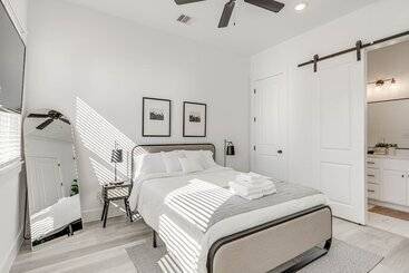 Modern Houston Vacation Rental, 8 Mi To Downtown!