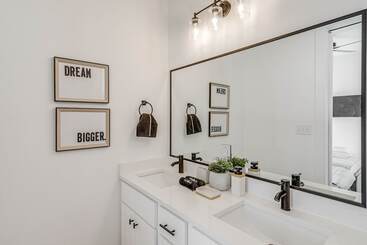 Modern Houston Vacation Rental, 8 Mi To Downtown!