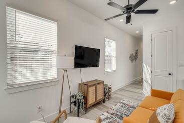 Modern Houston Vacation Rental, 8 Mi To Downtown!