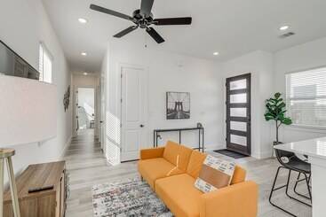 Modern Houston Vacation Rental, 8 Mi To Downtown!