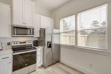 Modern Houston Vacation Rental, 8 Mi To Downtown!