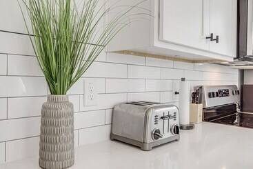 Modern Houston Vacation Rental, 8 Mi To Downtown!