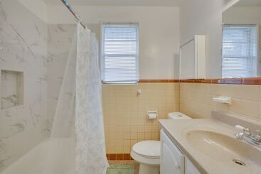 5 Mi To City Park: Charming Home Near Nola!