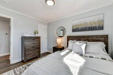 Newly Updated Home ~ 3 Mi To Downtown Charlotte!