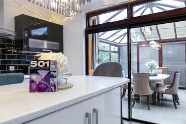 اقامتگاه The Cool Belfast Home