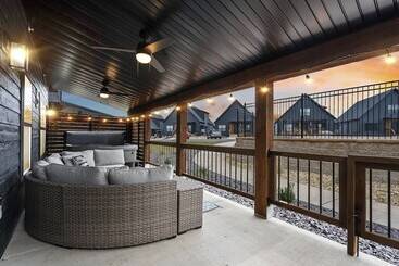 Rocky Shores Retreat   Indoor Pool Open