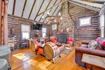 Rustic Blakeslee Cabin W/ Gas Grill Near Skiing!