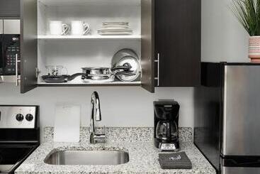 Stayapt Suites College Station