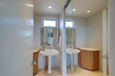 Stunning Del Mar Home W/ Deck: 1 Mi To Beach!
