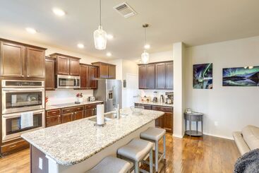 Sunny Temple Home W/ Yard ~ 9 Mi To College!