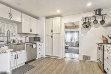 2br Central Location Big Backyard & Dog Friendly!