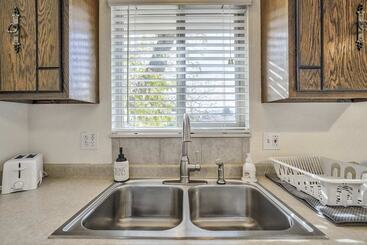 4br Central Location & Near Parks!