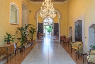 مسافرخانه Regina Del Garda Suite