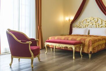 مسافرخانه Regina Del Garda Suite
