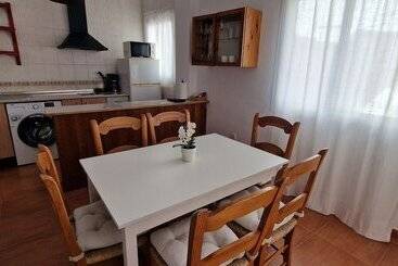 هتل Apartamentos Latin