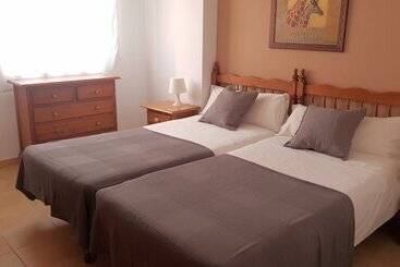 هتل Apartamentos Latin