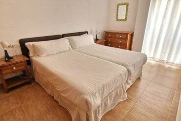 هتل Apartamentos Latin