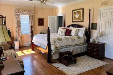 تختخواب و صبحانه The Virginia Cliffe Inn