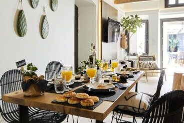 Floria Suites