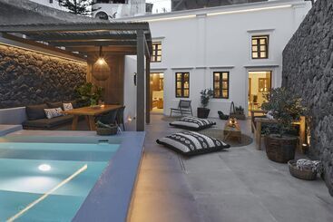 Floria Suites