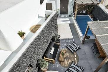 Floria Suites