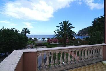 هتل Albergo Madri Pie