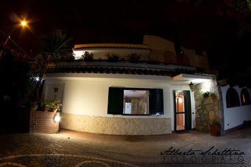 هتل B&b Elena
