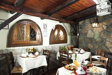 هتل B&b Elena