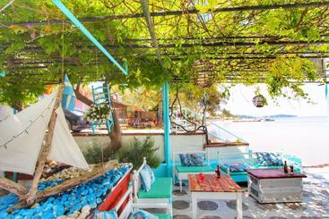 هتل Benitsa Beach