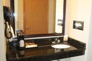 酒店 Bowman Inn And Suites