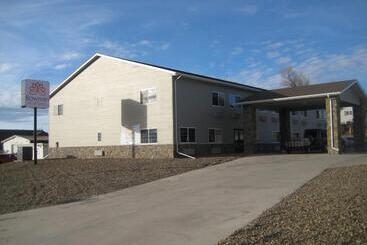 酒店 Bowman Inn And Suites