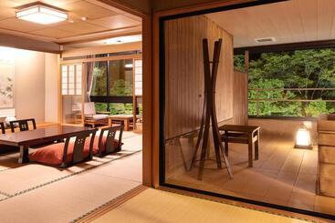 هتل Yamanaka Onsen Kagari Kisshotei