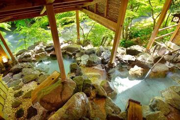 هتل Yamanaka Onsen Kagari Kisshotei