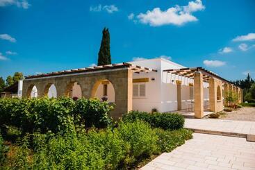 هتل Masseria Tenuta Flora Maria