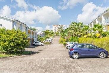 هتل Residence Les Cayalines