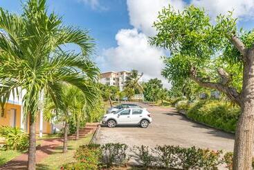 هتل Residence Les Cayalines