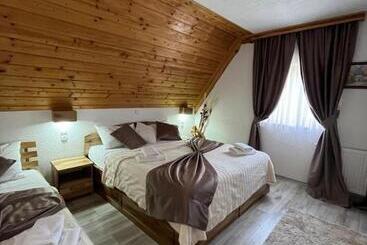 هتل Rustic Inn River 2