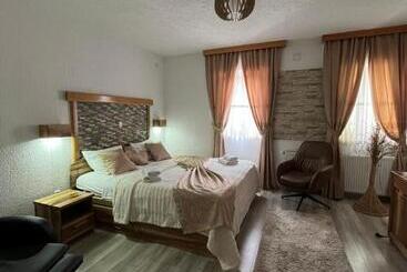 هتل Rustic Inn River 2