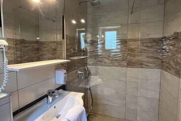 هتل Rustic Inn River 2