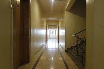 هتل Satish Executive