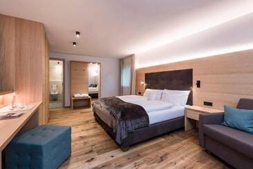 هتل Villa Tony   Small Romantic