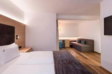 هتل Villa Tony   Small Romantic