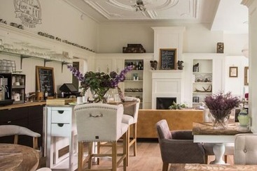 Zenzez Hotel & Lounge
