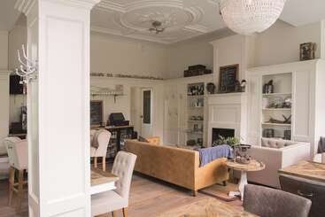 Zenzez Hotel & Lounge