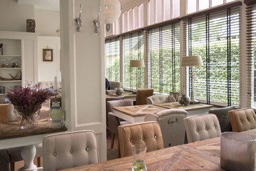 Zenzez Hotel & Lounge