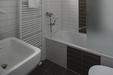 Zenzez Hotel & Lounge