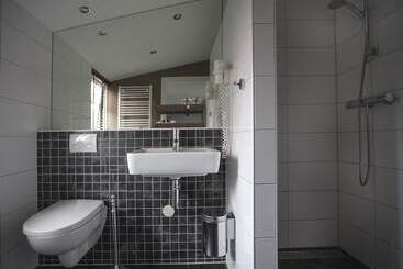 Zenzez Hotel & Lounge